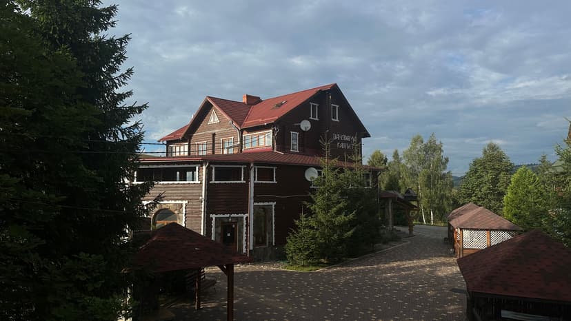Проживання в готелі посеред гір